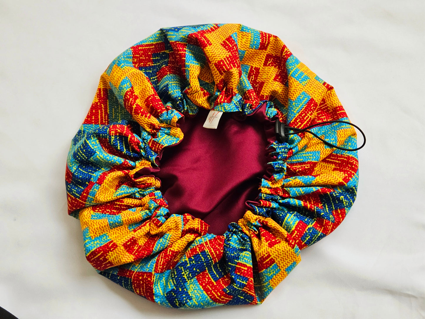 Haube aus Satin- Kente 2