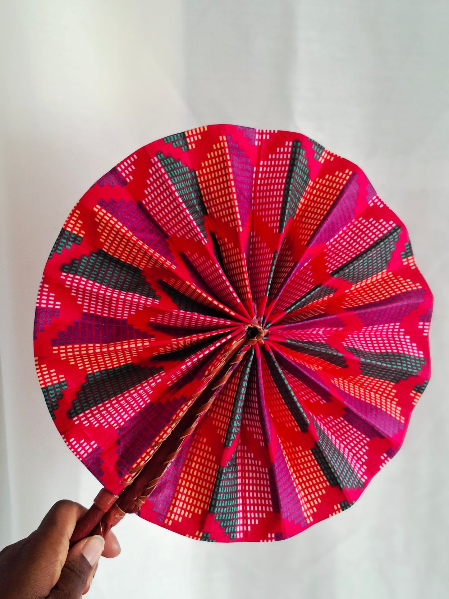 Faltbare Handfächer aus Waxprint