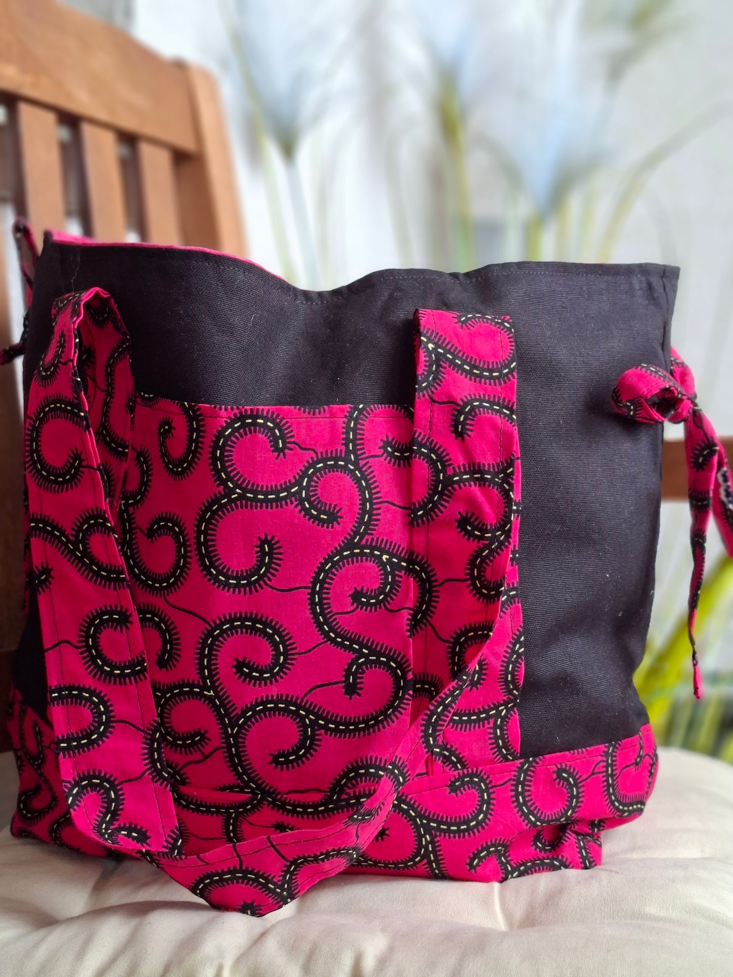 Pink-Schwarz-Handtasche