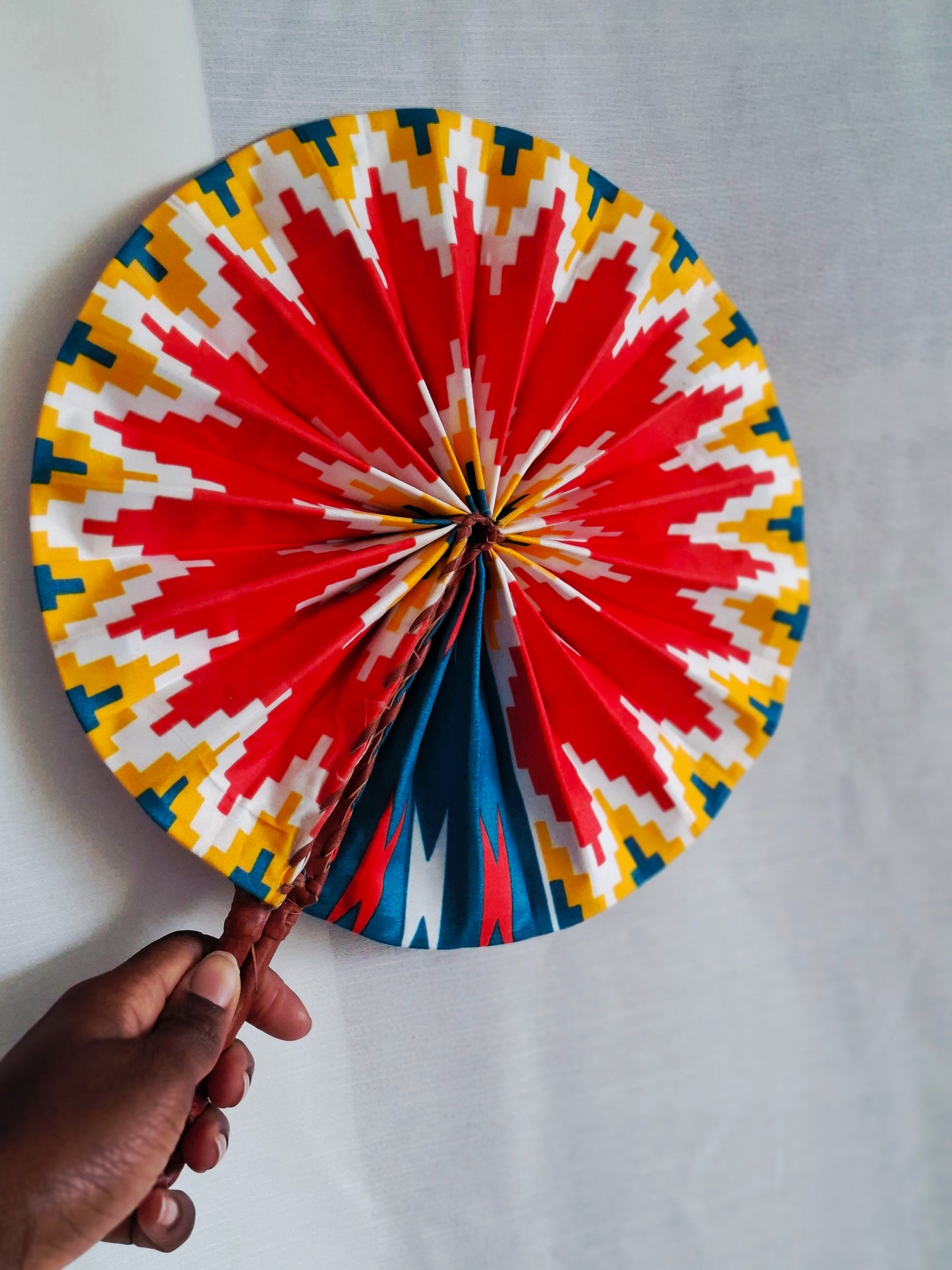 Faltbare Handfächer aus Waxprint