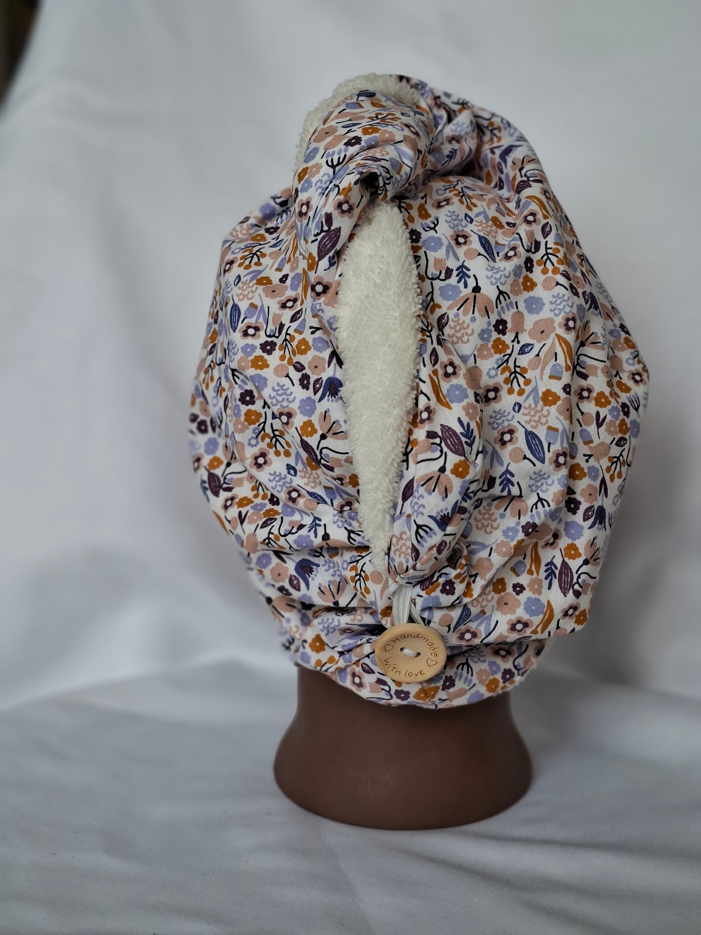 Handtuchturban écru mit Blauen Blümchen
