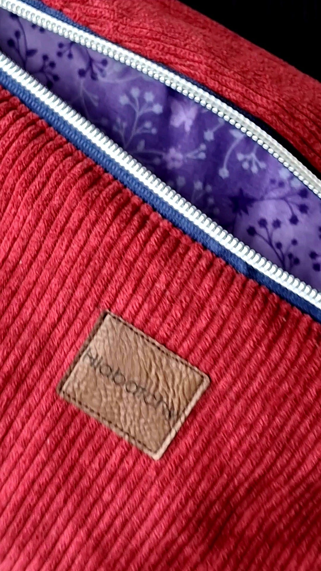 Bauchtasche aus Cord dunkelrot