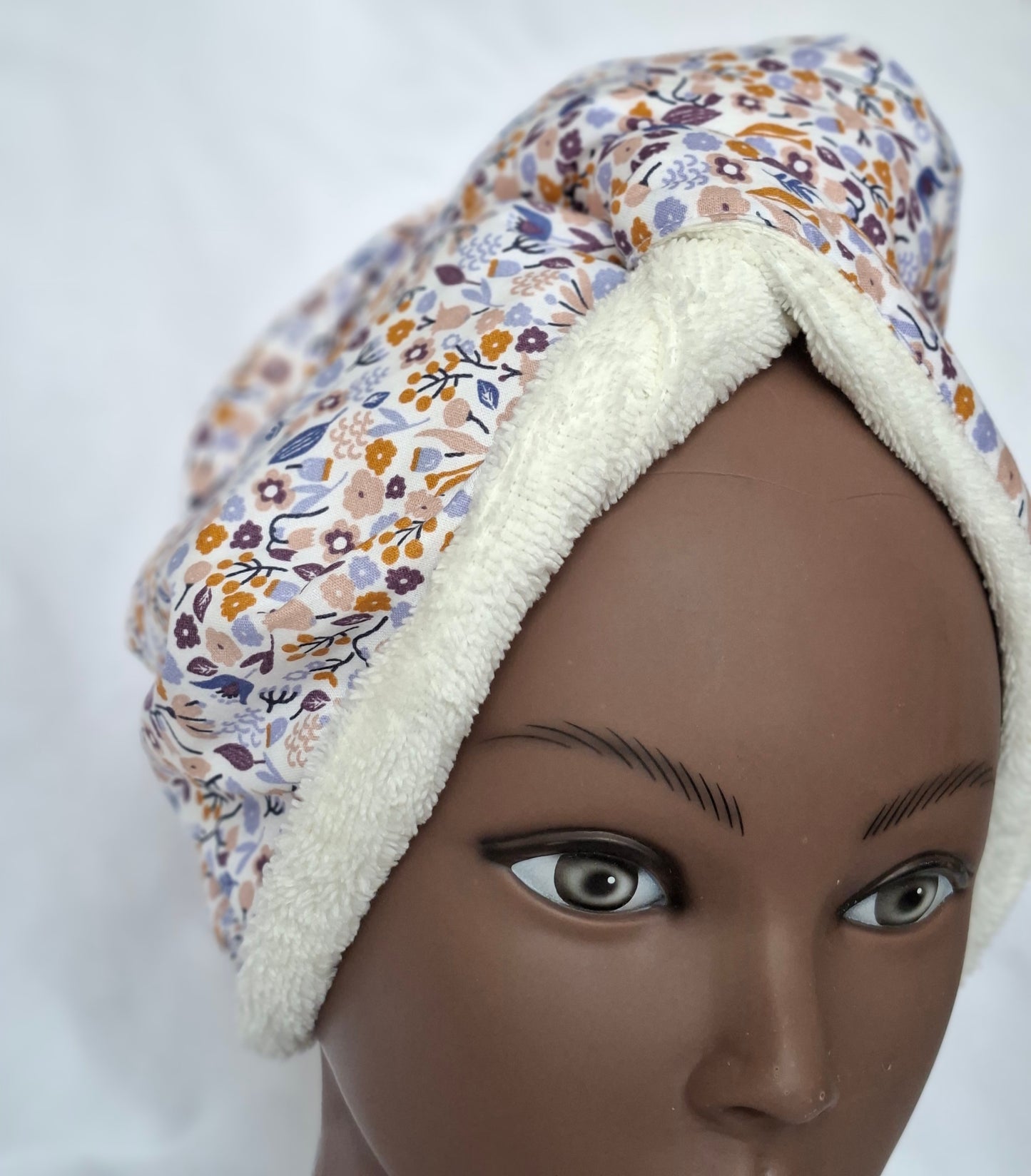 Handtuchturban écru mit Blauen Blümchen