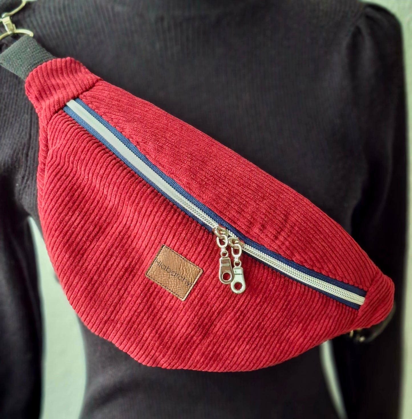 Bauchtasche aus Cord dunkelrot