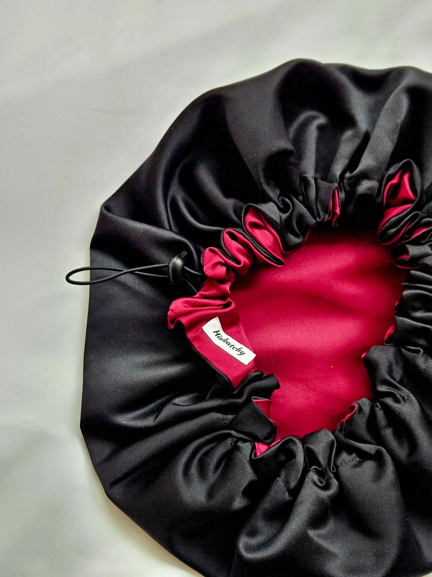 Doppelseitiger Verstellbare Haube aus Satin- Rot Schwarz