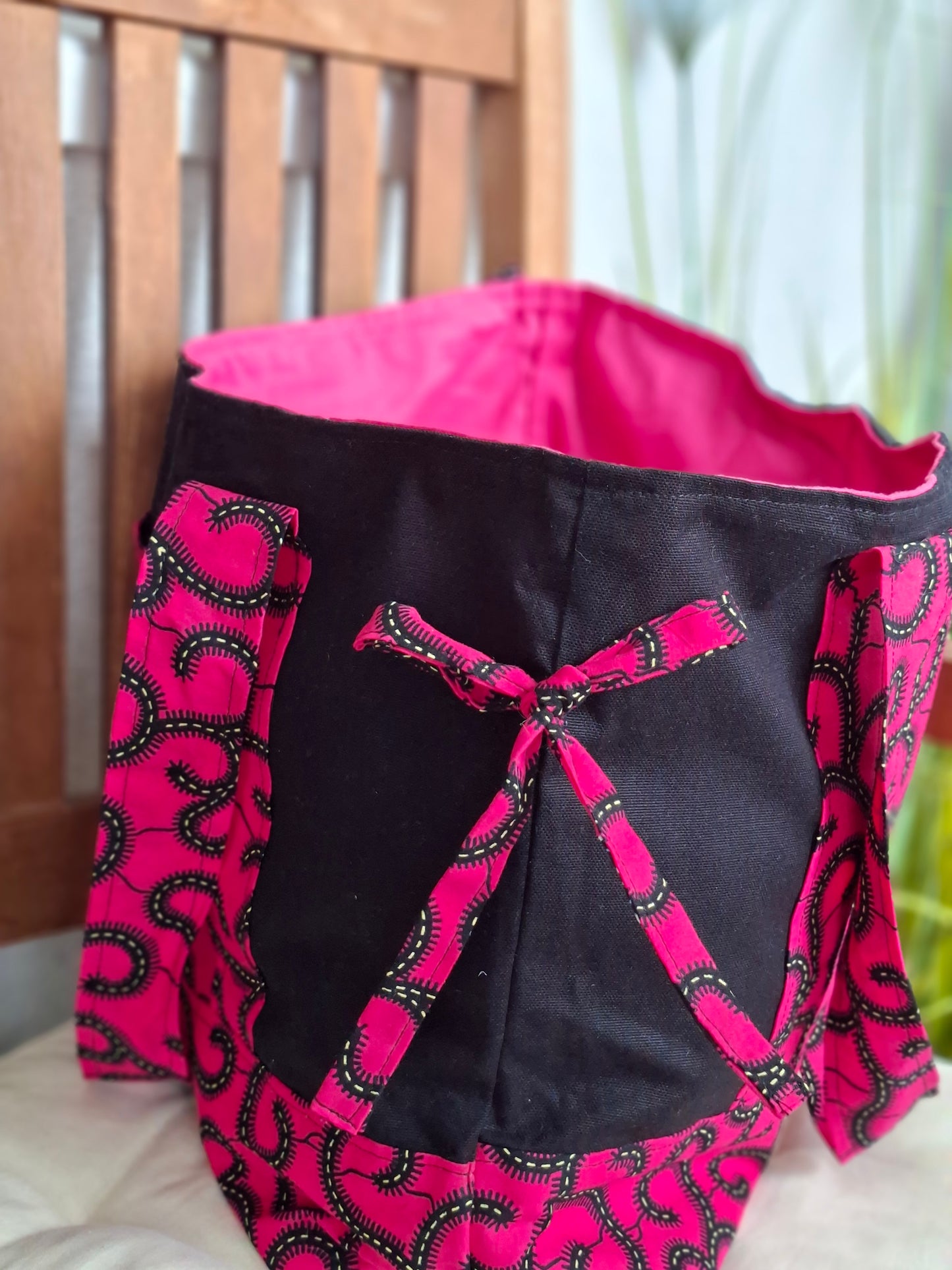 Pink-Schwarz-Handtasche