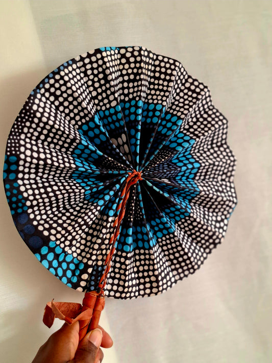 Faltbare Handfächer aus Waxprint