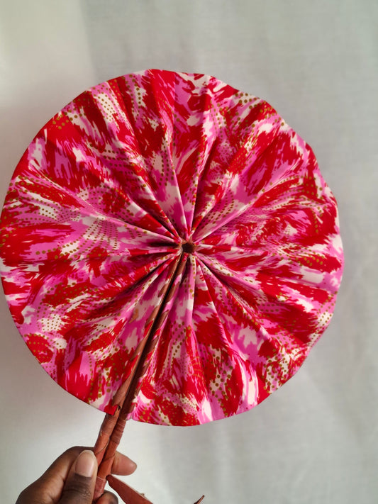 Faltbare Handfächer aus Waxprint