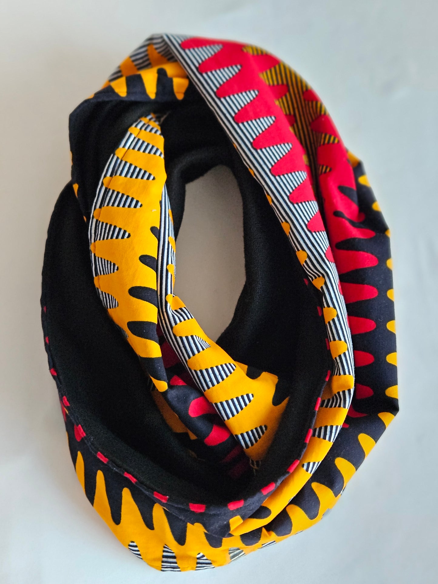 Schlauchschal 2 Windungen in Wax Print   Schwarz-Rot-Gelb