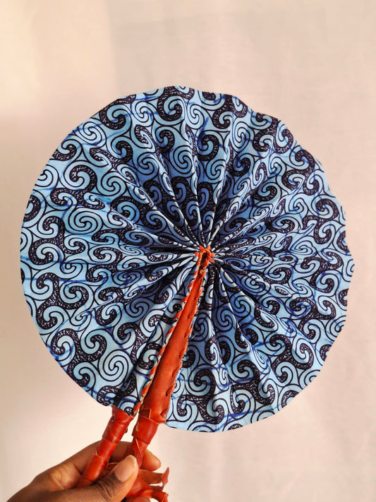 Faltbare Handfächer aus Waxprint