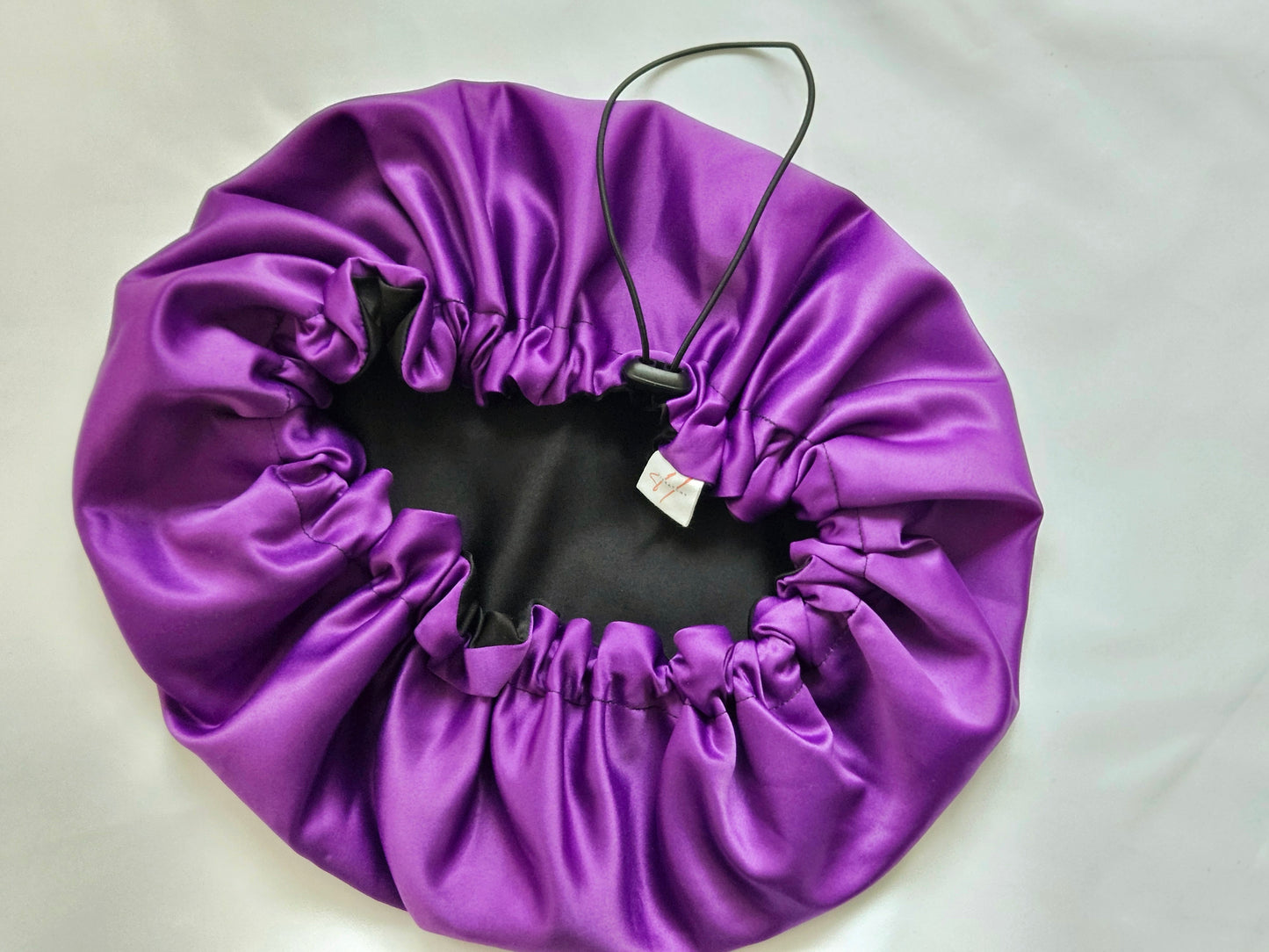 Doppelseitiger Verstellbare Haube aus Satin- Lila-Schwarz