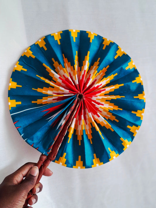 Faltbare Handfächer aus Waxprint